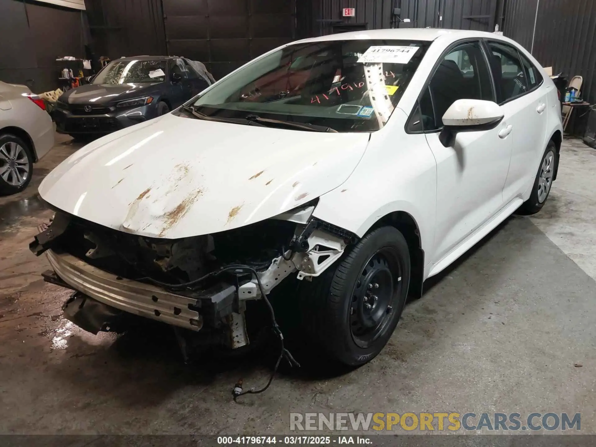 2 fotografías del automóvil dañado 5YFEPMAEXMP195717 TOYOTA COROLLA 2021