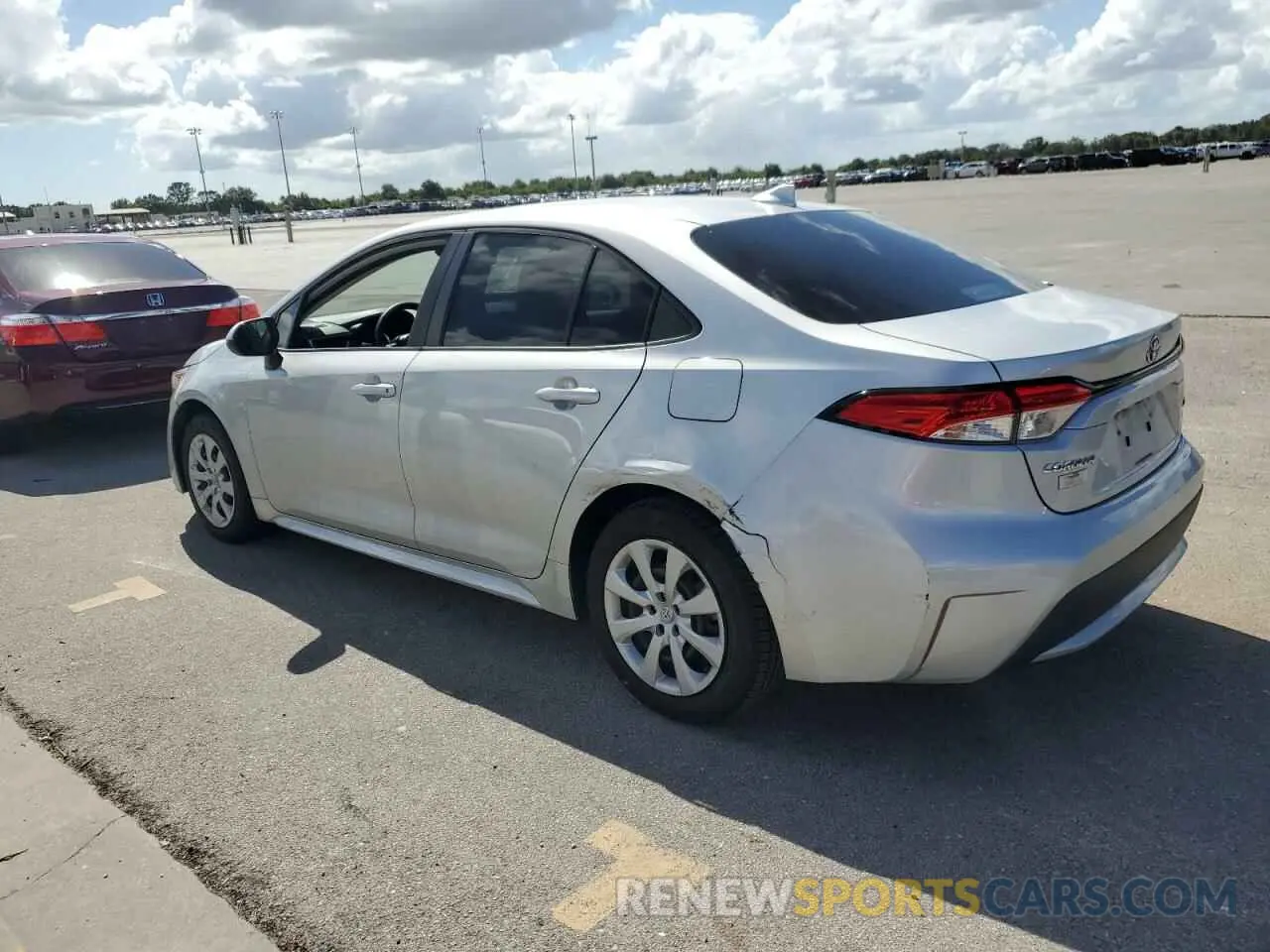 2 fotografías del automóvil dañado 5YFEPMAEXMP225038 TOYOTA COROLLA 2021