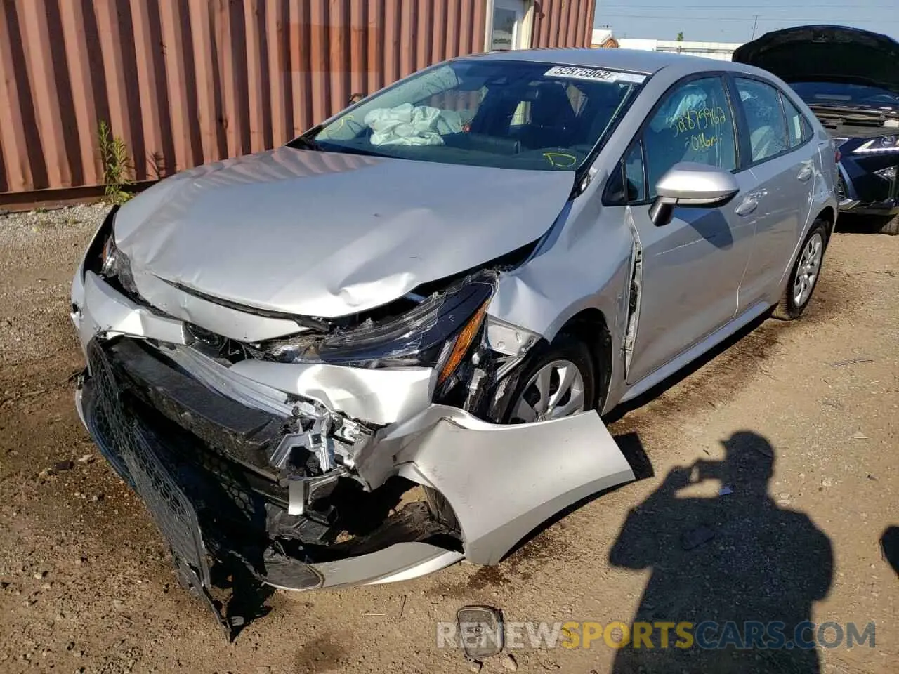 2 fotografías del automóvil dañado 5YFEPMAEXMP252420 TOYOTA COROLLA 2021
