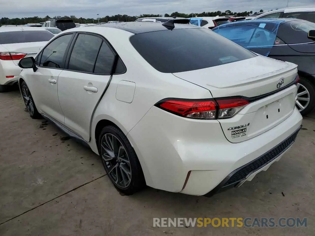 3 fotografías del automóvil dañado 5YFP4MCE3MP097143 TOYOTA COROLLA 2021
