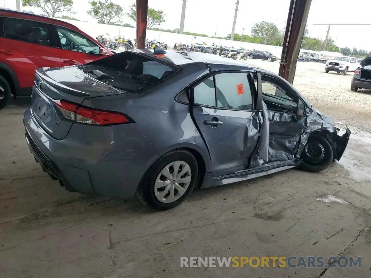 3 fotografías del automóvil dañado 5YFS4MCE0MP096767 TOYOTA COROLLA 2021