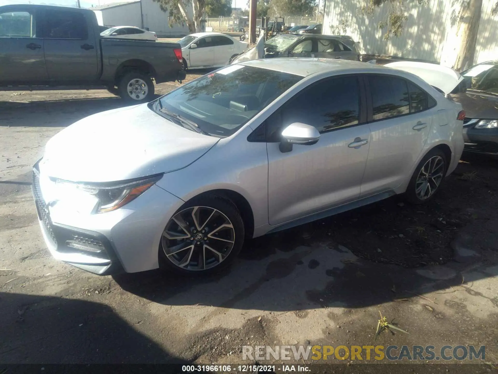 2 fotografías del automóvil dañado 5YFS4MCE1MP061980 TOYOTA COROLLA 2021