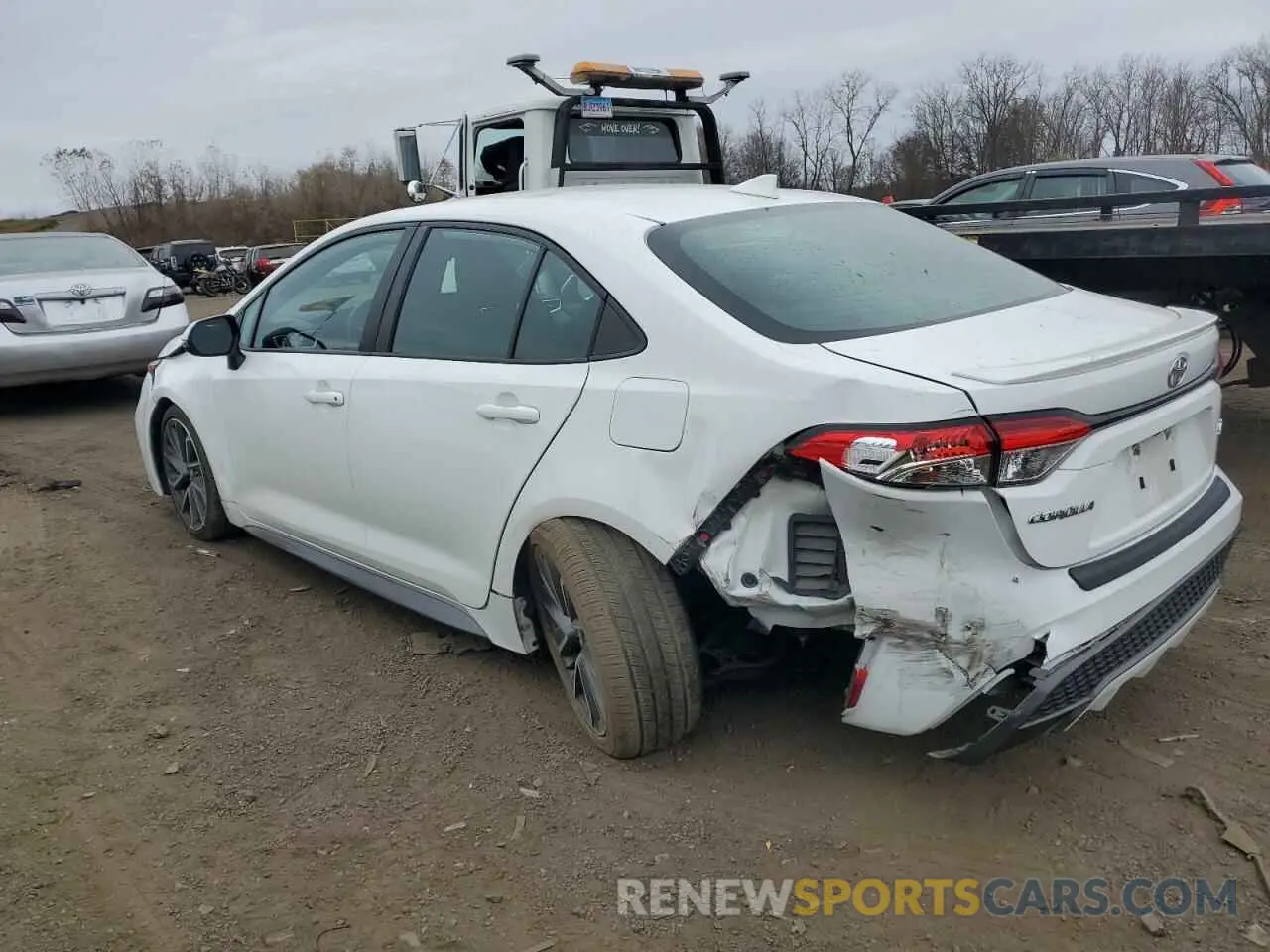 2 fotografías del automóvil dañado 5YFS4MCE2MP084054 TOYOTA COROLLA 2021