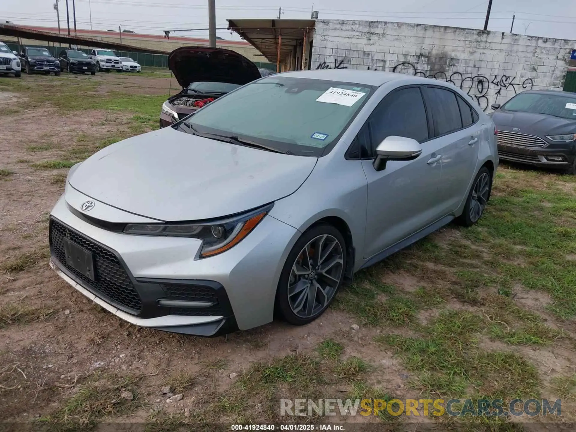 2 fotografías del automóvil dañado 5YFS4MCE2MP097791 TOYOTA COROLLA 2021