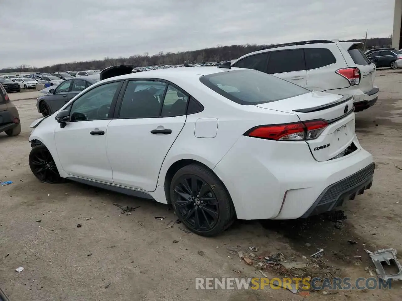 2 fotografías del automóvil dañado 5YFS4MCE3MP061852 TOYOTA COROLLA 2021