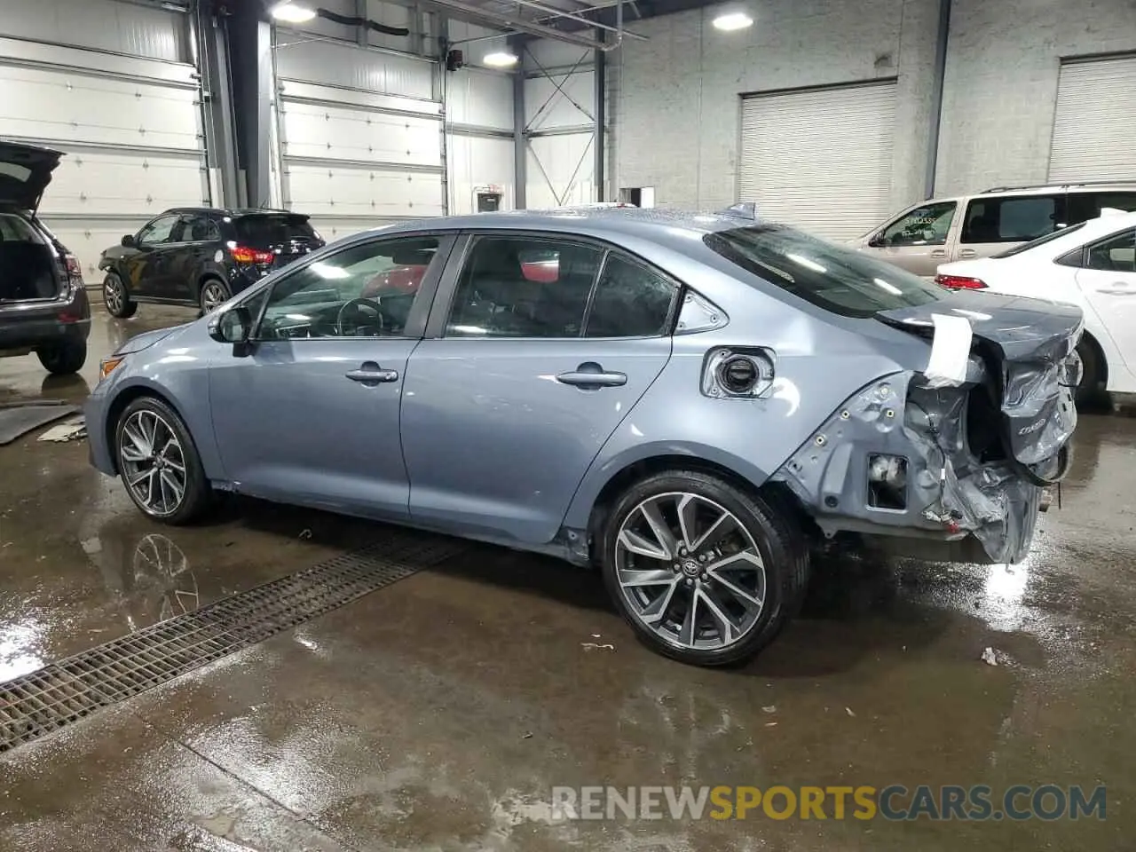 2 fotografías del automóvil dañado 5YFS4MCE4MP061200 TOYOTA COROLLA 2021