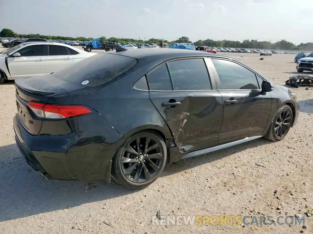 3 fotografías del automóvil dañado 5YFS4MCE4MP070608 TOYOTA COROLLA 2021