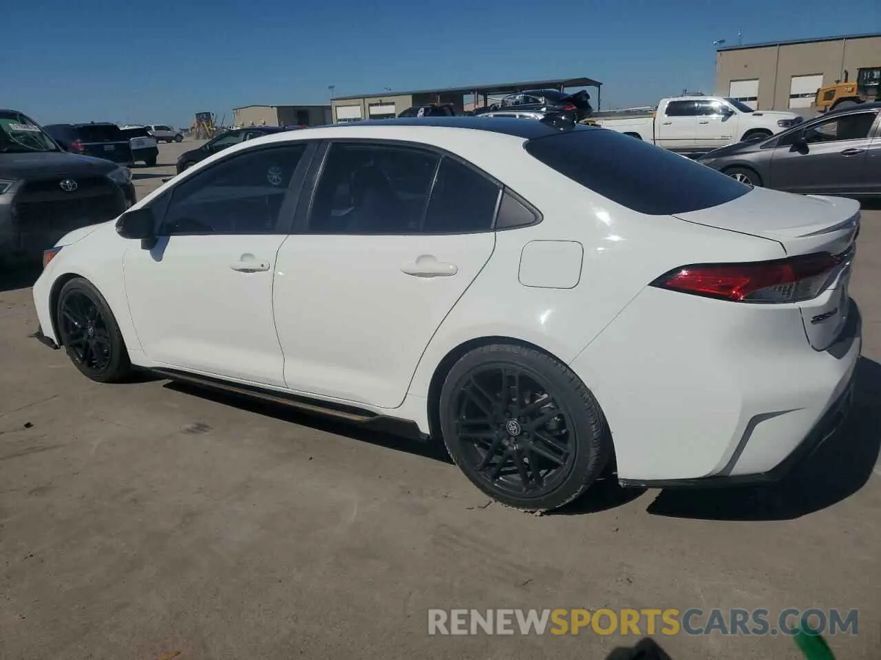 2 fotografías del automóvil dañado 5YFS4MCE4MP082760 TOYOTA COROLLA 2021