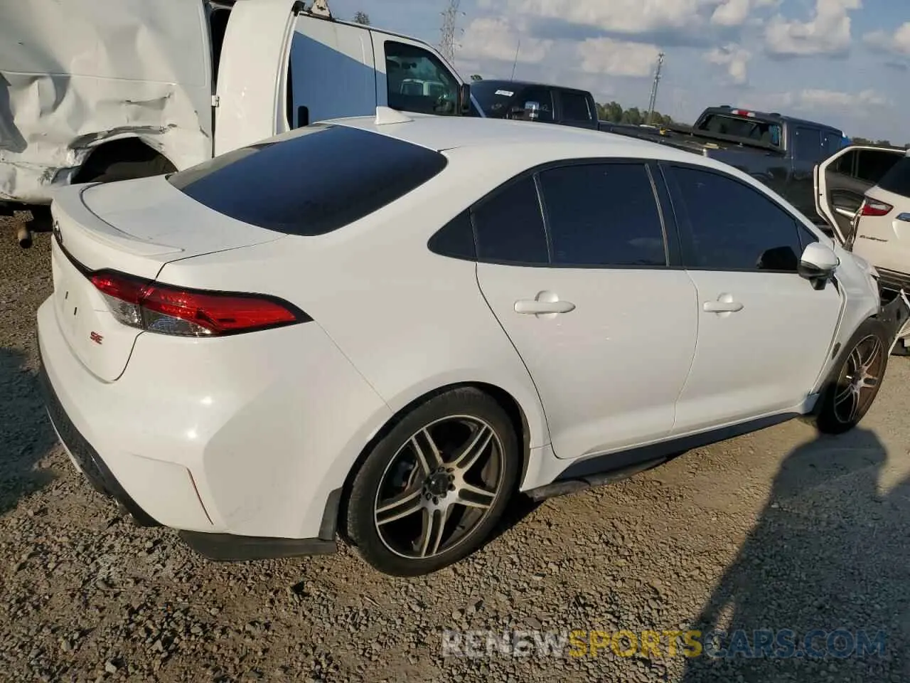 3 fotografías del automóvil dañado 5YFS4MCE5MP076935 TOYOTA COROLLA 2021