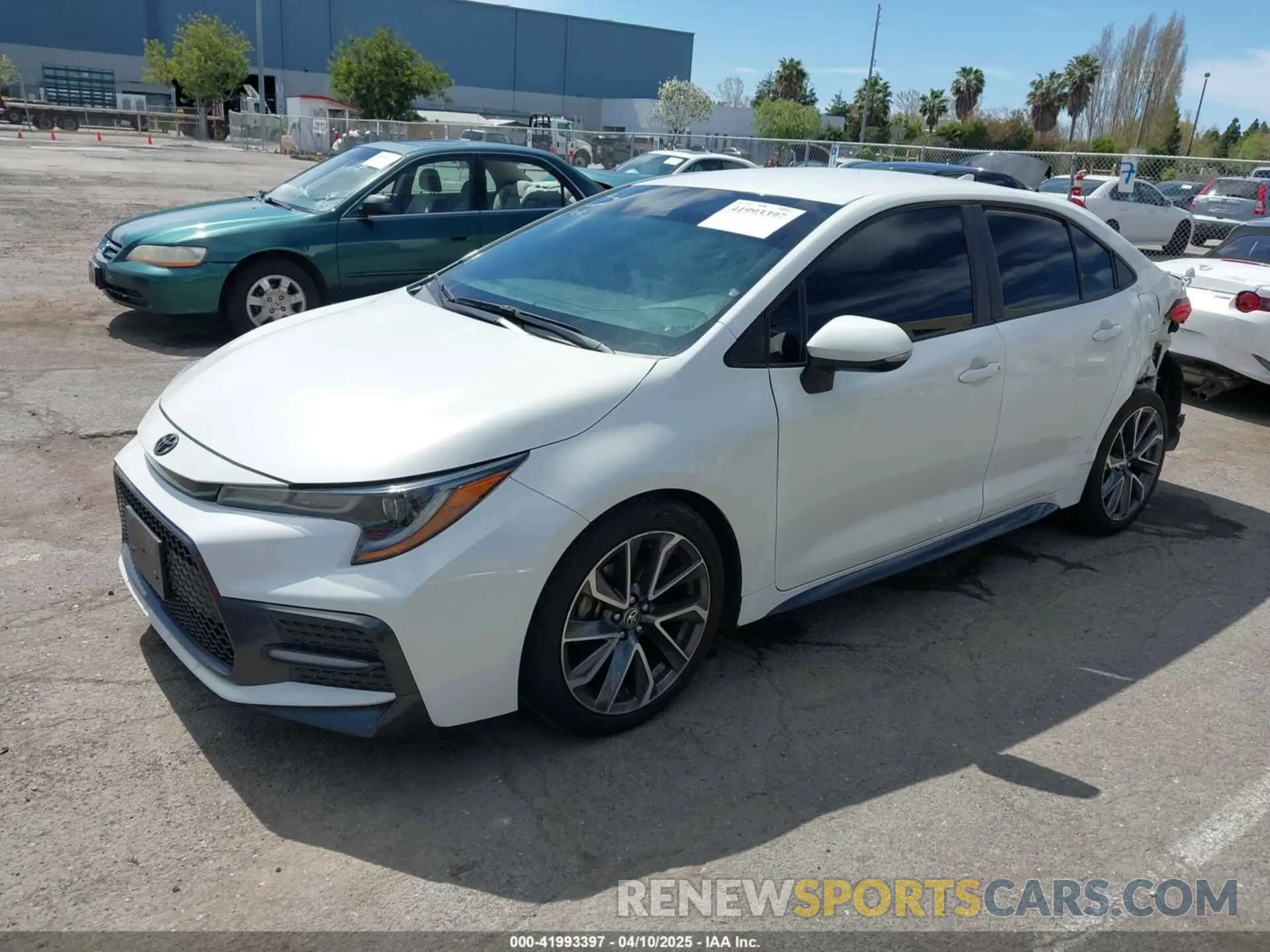 2 fotografías del automóvil dañado 5YFS4MCE5MP079740 TOYOTA COROLLA 2021