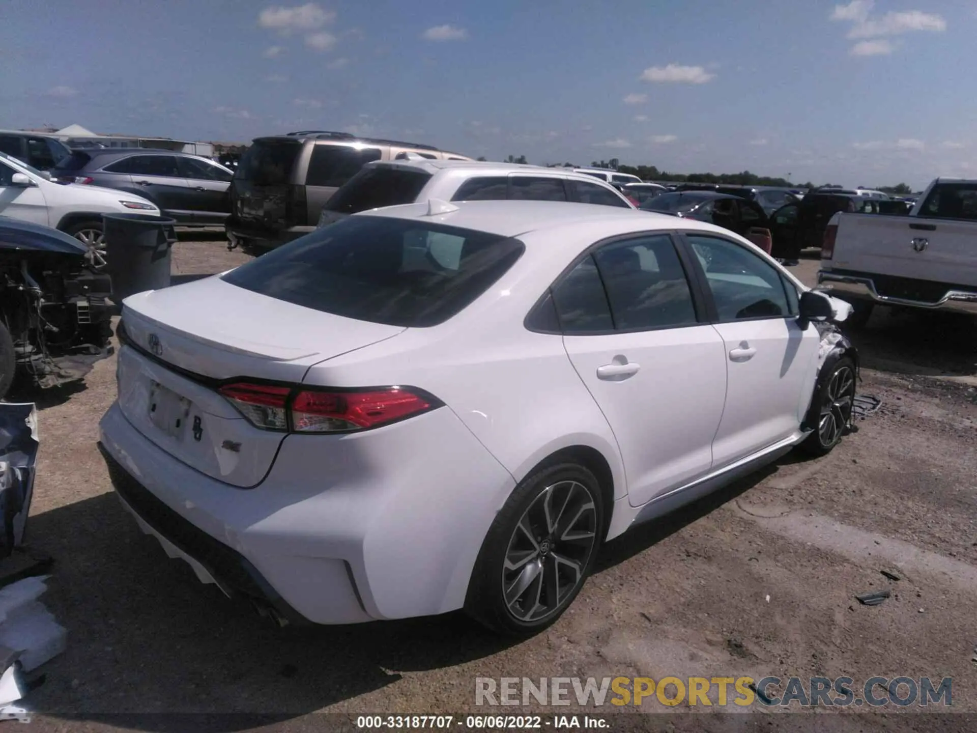 4 fotografías del automóvil dañado 5YFS4MCE5MP086140 TOYOTA COROLLA 2021