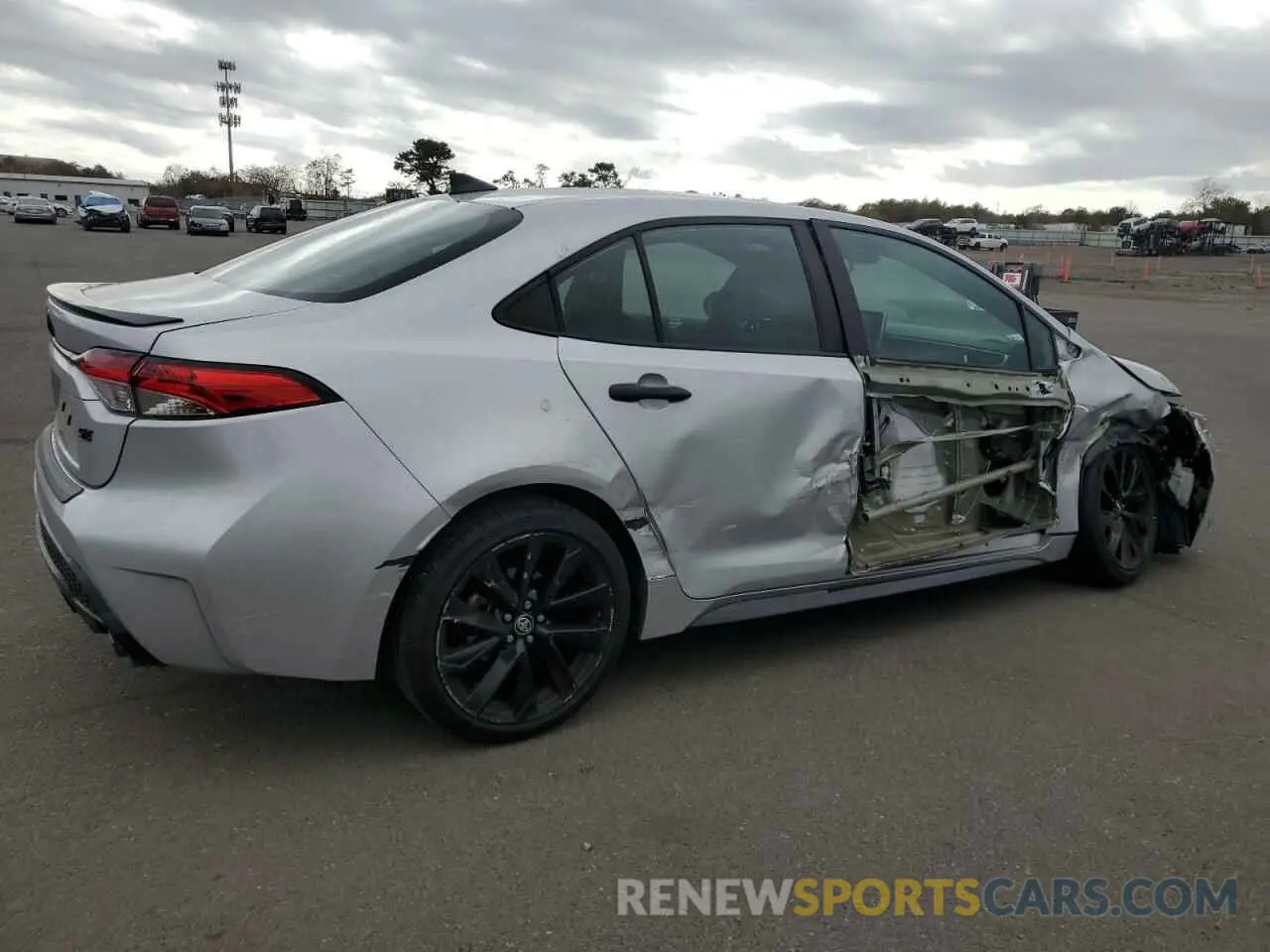 3 fotografías del automóvil dañado 5YFS4MCE5MP093704 TOYOTA COROLLA 2021