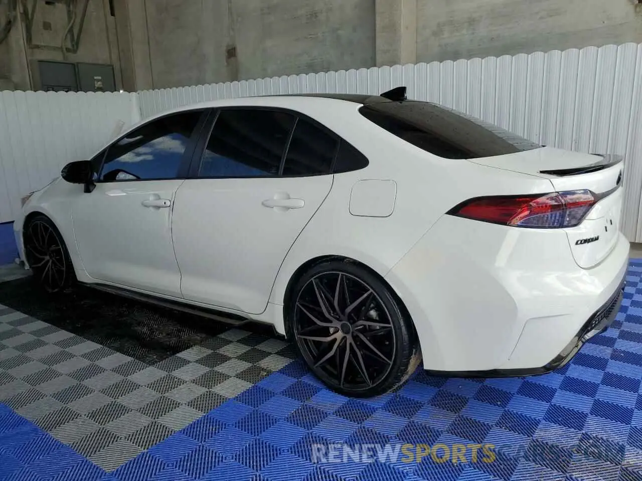 2 fotografías del automóvil dañado 5YFS4MCE6MP071209 TOYOTA COROLLA 2021
