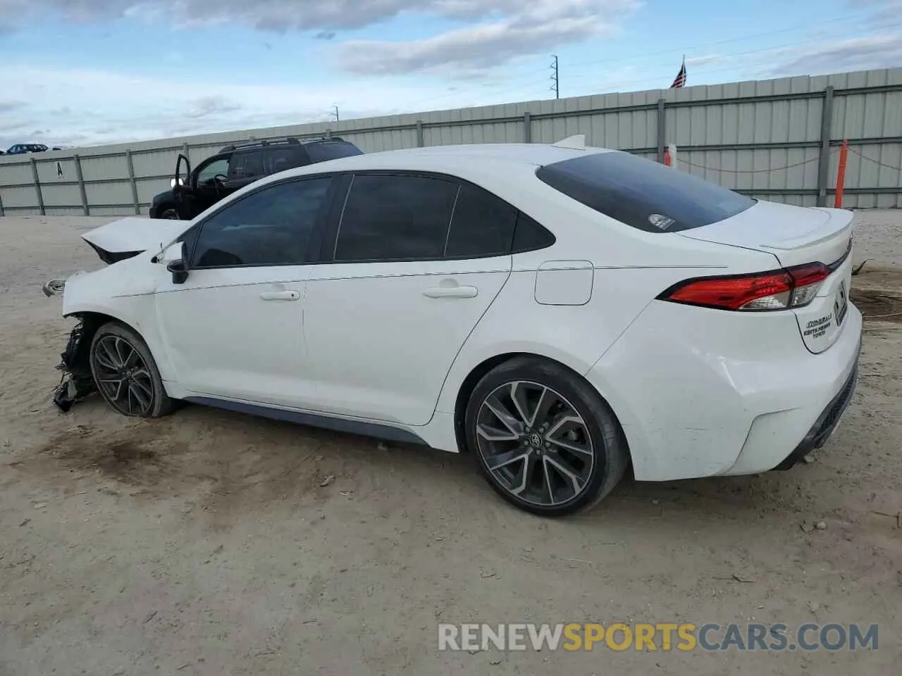 2 fotografías del automóvil dañado 5YFS4MCE6MP085515 TOYOTA COROLLA 2021