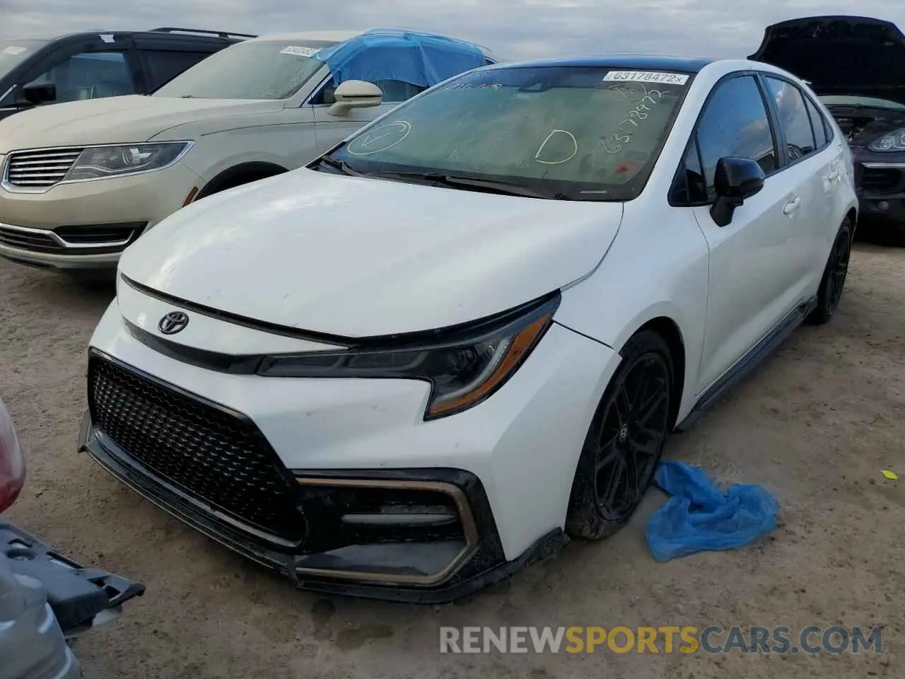2 fotografías del automóvil dañado 5YFS4MCE9MP078851 TOYOTA COROLLA 2021