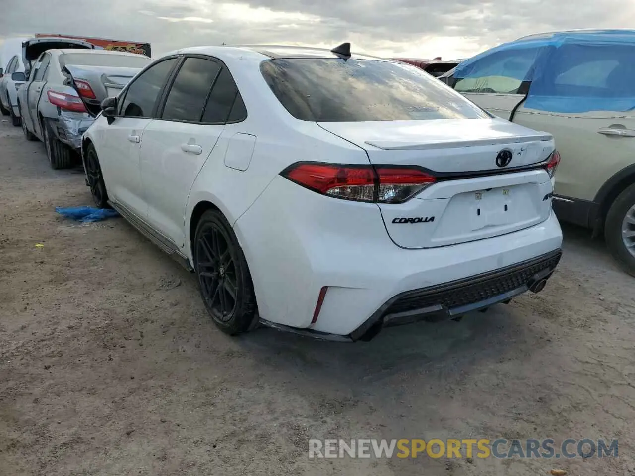3 fotografías del automóvil dañado 5YFS4MCE9MP078851 TOYOTA COROLLA 2021