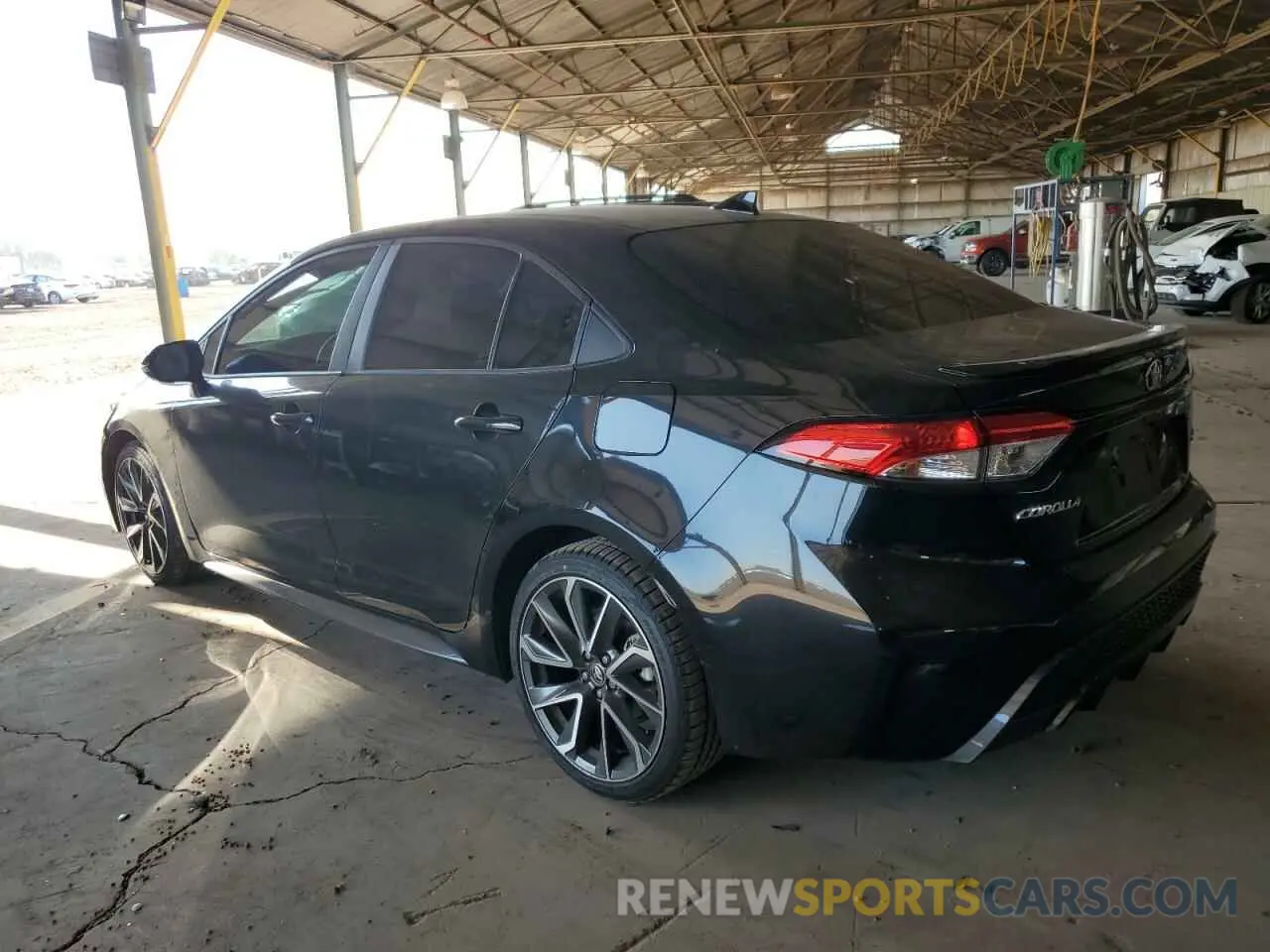 2 fotografías del automóvil dañado 5YFS4MCE9MP085704 TOYOTA COROLLA 2021