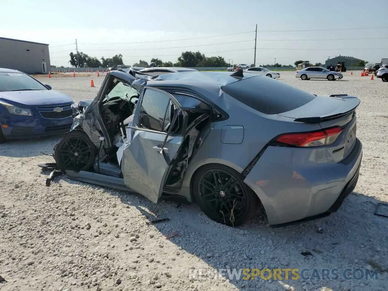 2 fotografías del automóvil dañado 5YFT4MCE6MP085731 TOYOTA COROLLA 2021
