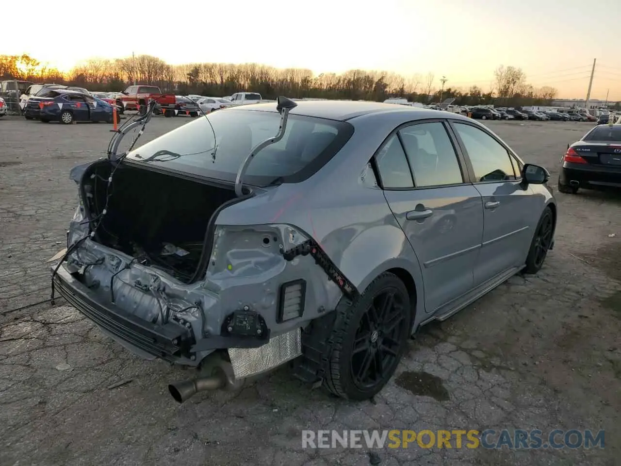 3 fotografías del automóvil dañado 5YFT4MCE6MP087172 TOYOTA COROLLA 2021