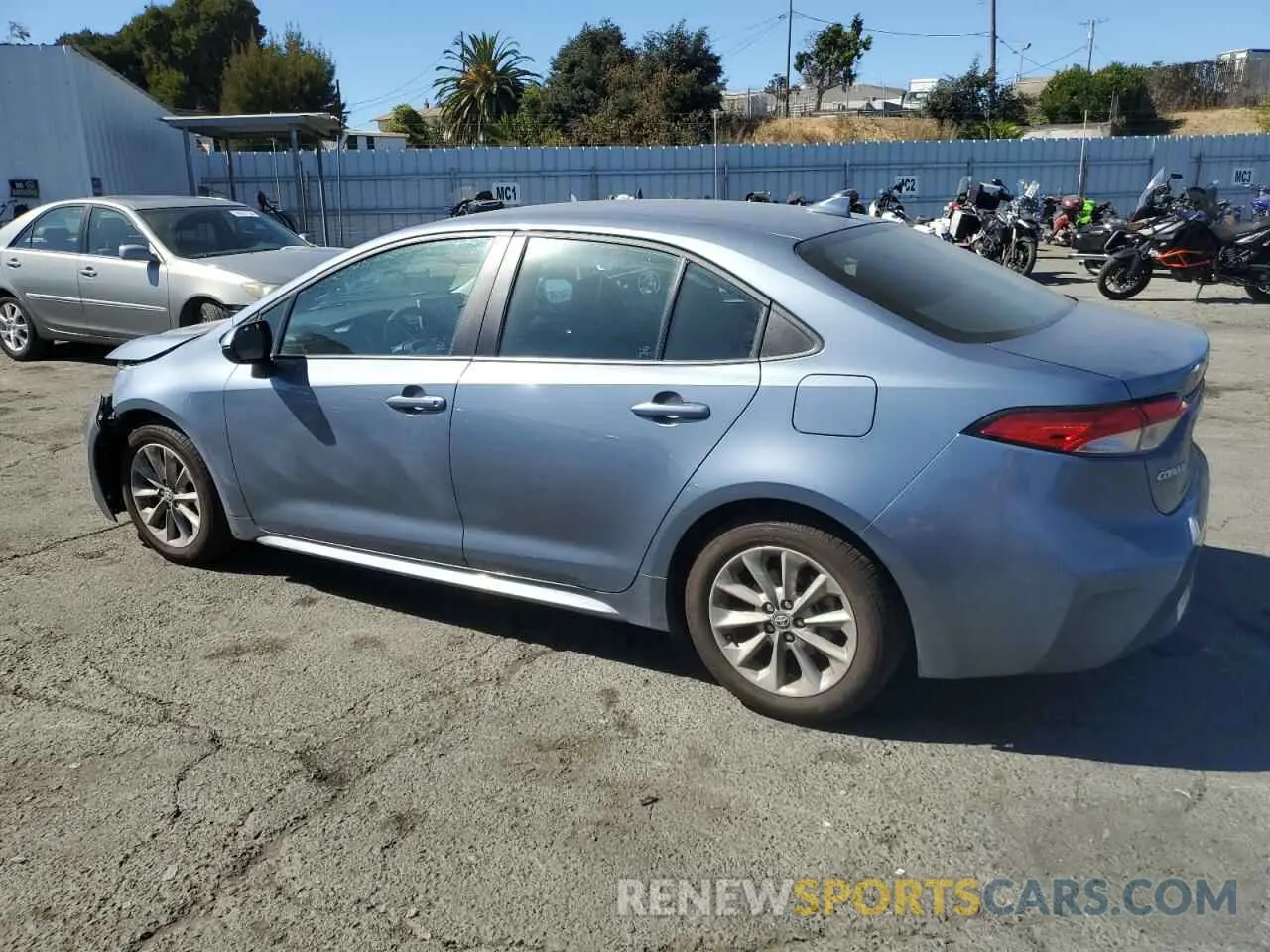 2 fotografías del automóvil dañado 5YFVPMAE0MP161737 TOYOTA COROLLA 2021