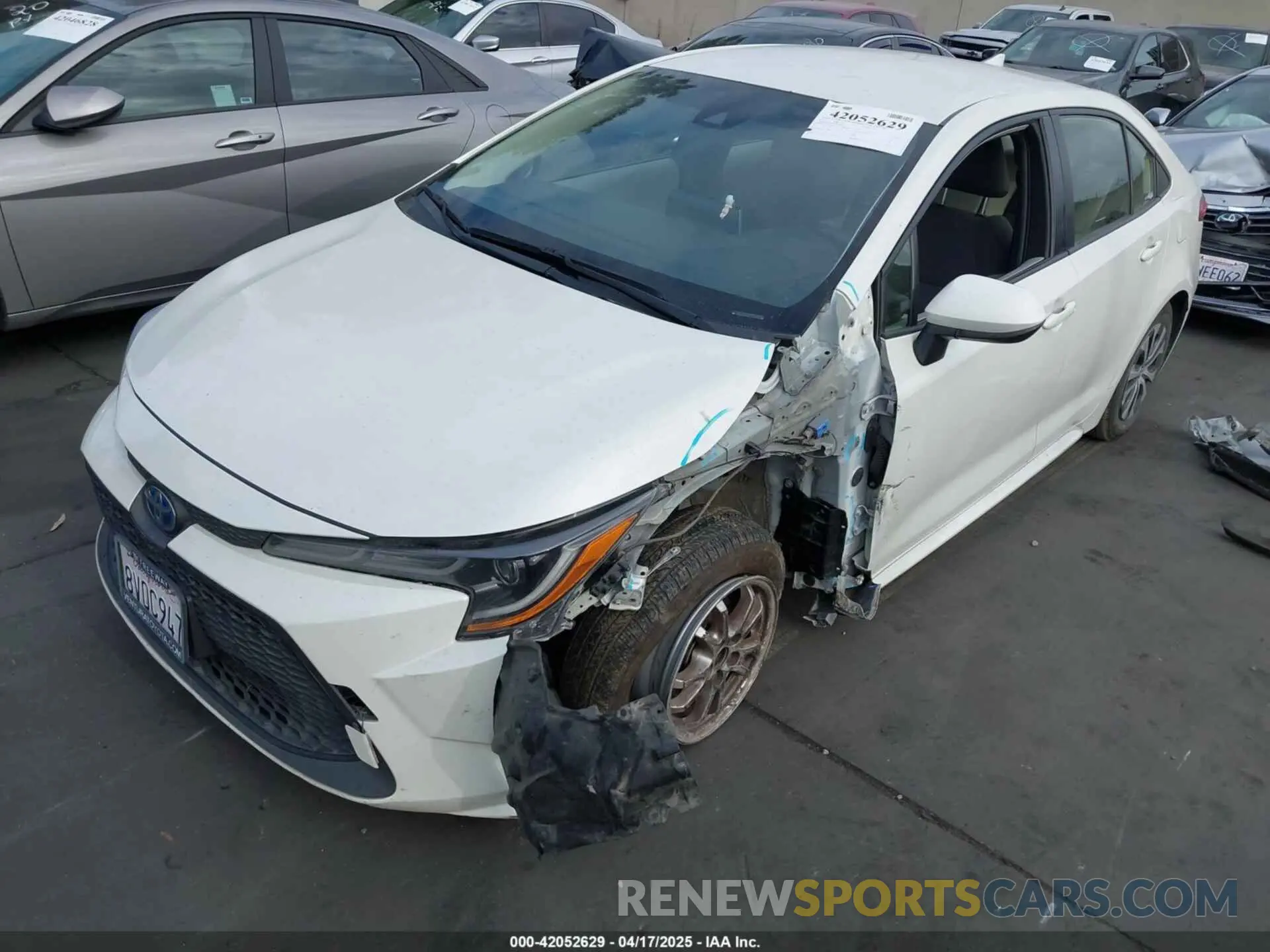 2 fotografías del automóvil dañado JTDEAMDE1MJ010374 TOYOTA COROLLA 2021