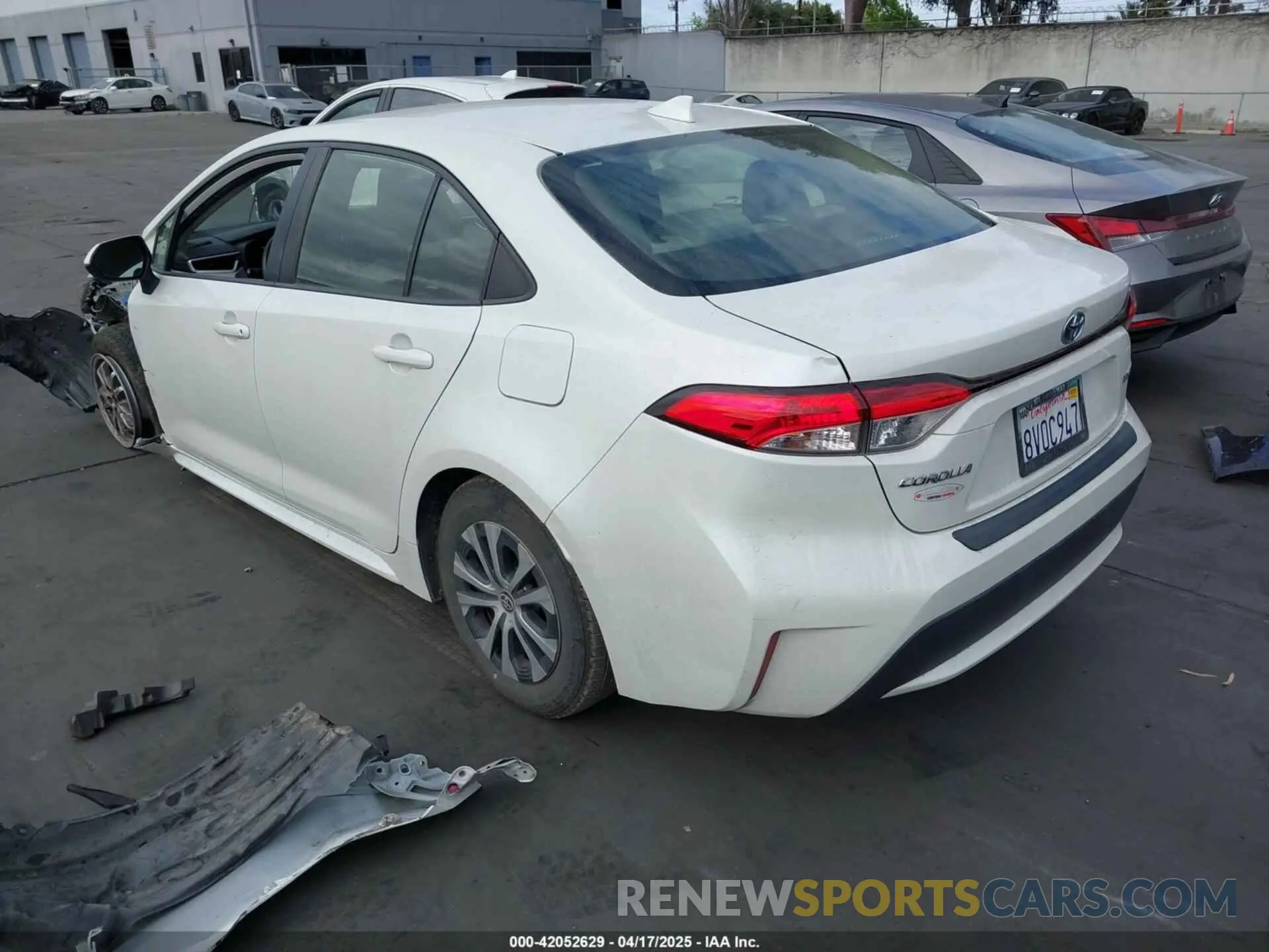 3 fotografías del automóvil dañado JTDEAMDE1MJ010374 TOYOTA COROLLA 2021