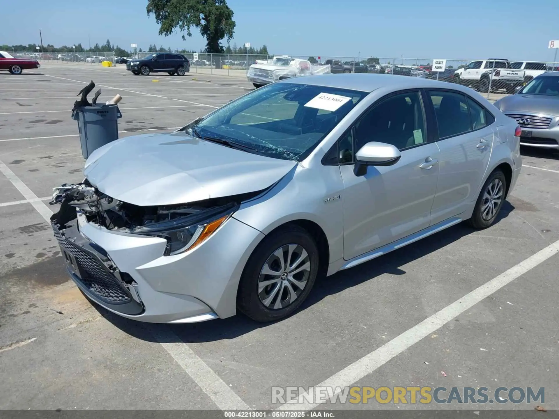 2 fotografías del automóvil dañado JTDEAMDE2MJ011078 TOYOTA COROLLA 2021