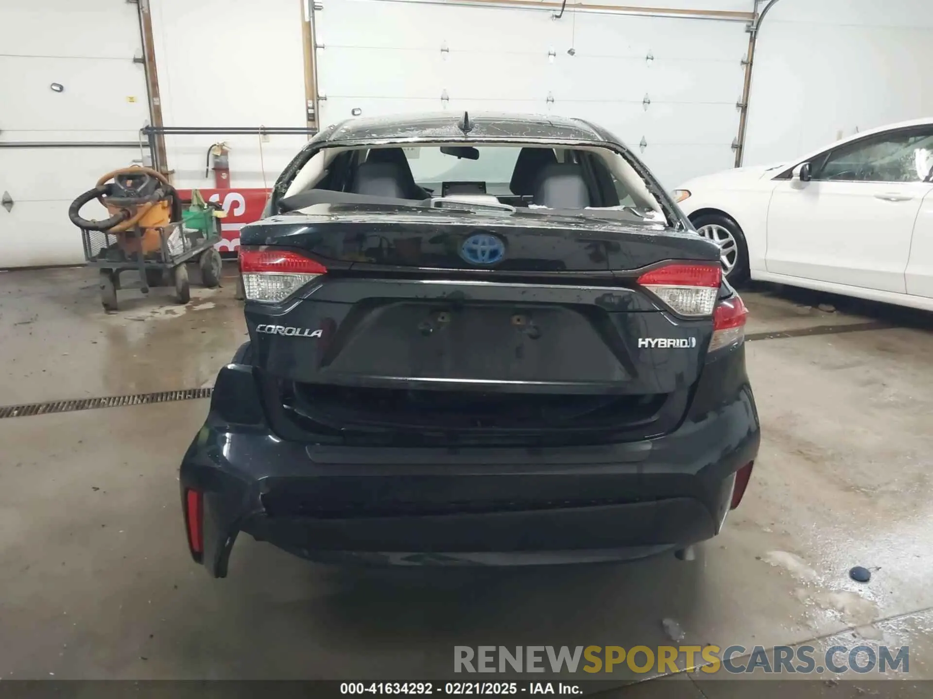 17 fotografías del automóvil dañado JTDEAMDE2MJ021142 TOYOTA COROLLA 2021
