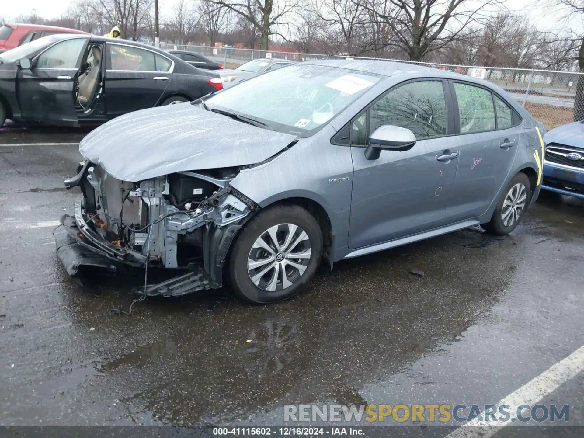 2 fotografías del automóvil dañado JTDEAMDE3MJ009873 TOYOTA COROLLA 2021