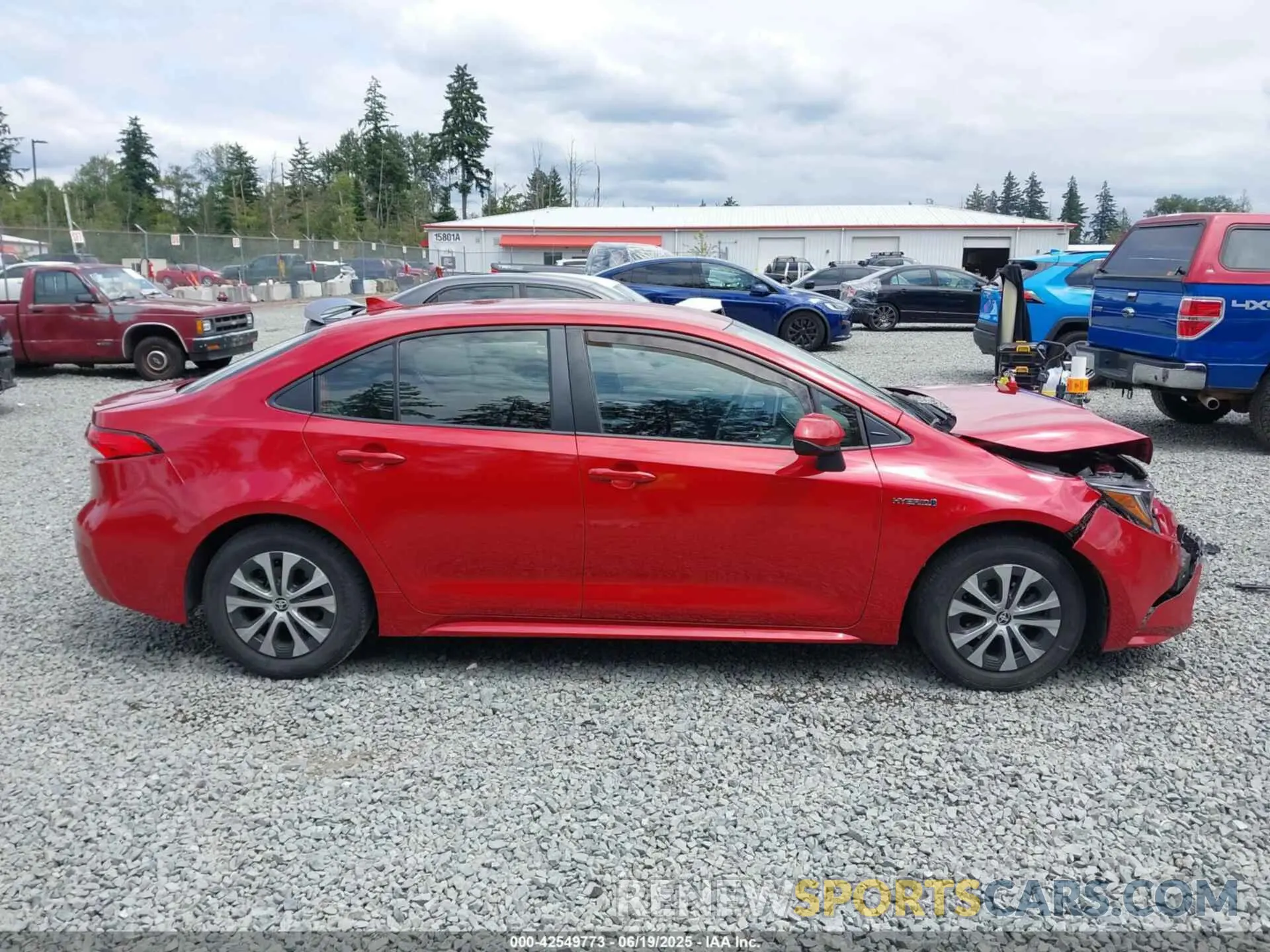 13 fotografías del automóvil dañado JTDEAMDE8MJ003325 TOYOTA COROLLA 2021