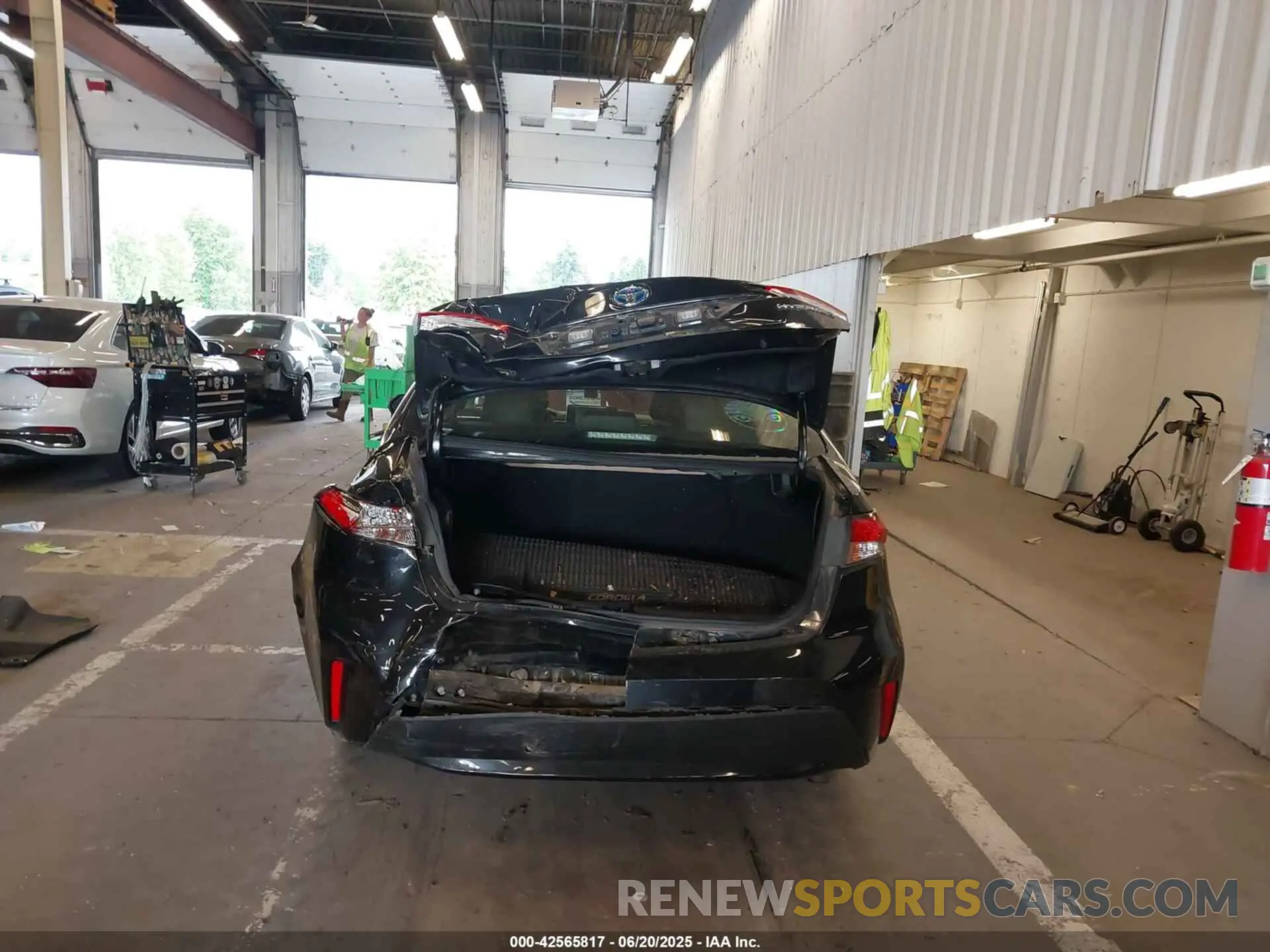 16 fotografías del automóvil dañado JTDEAMDE9MJ000577 TOYOTA COROLLA 2021
