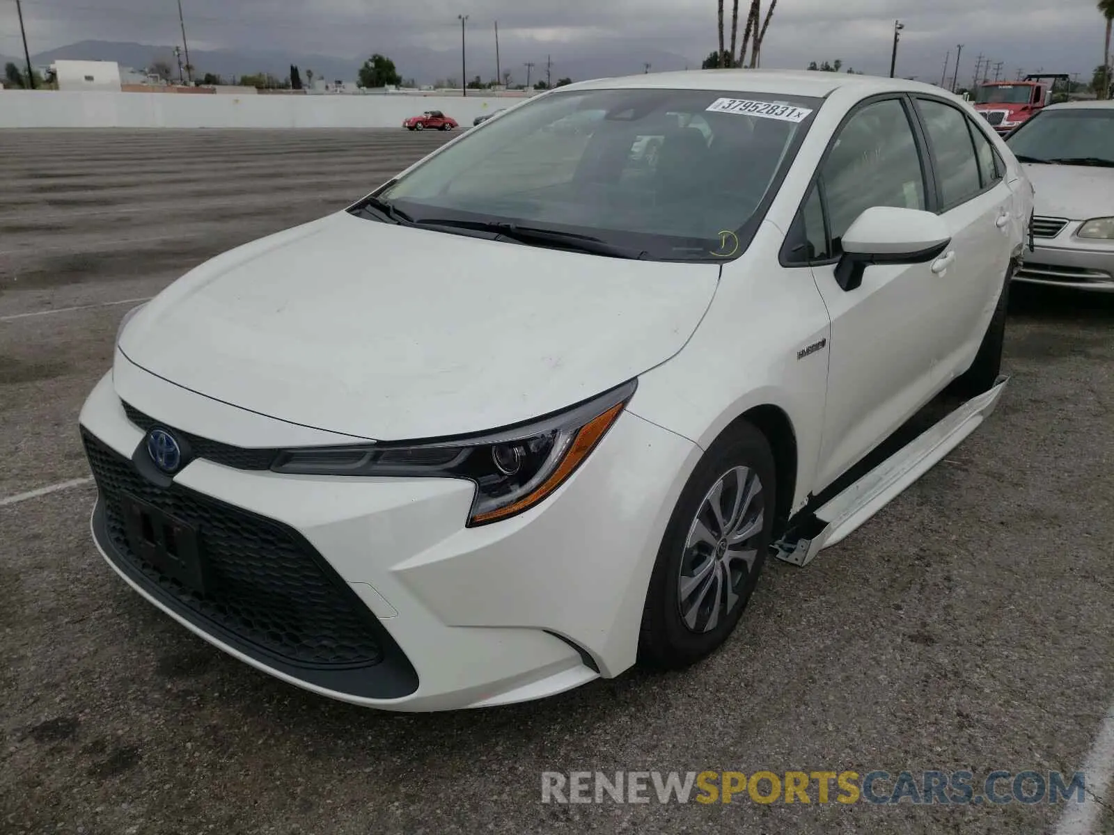 2 fotografías del automóvil dañado JTDEAMDE9MJ004662 TOYOTA COROLLA 2021
