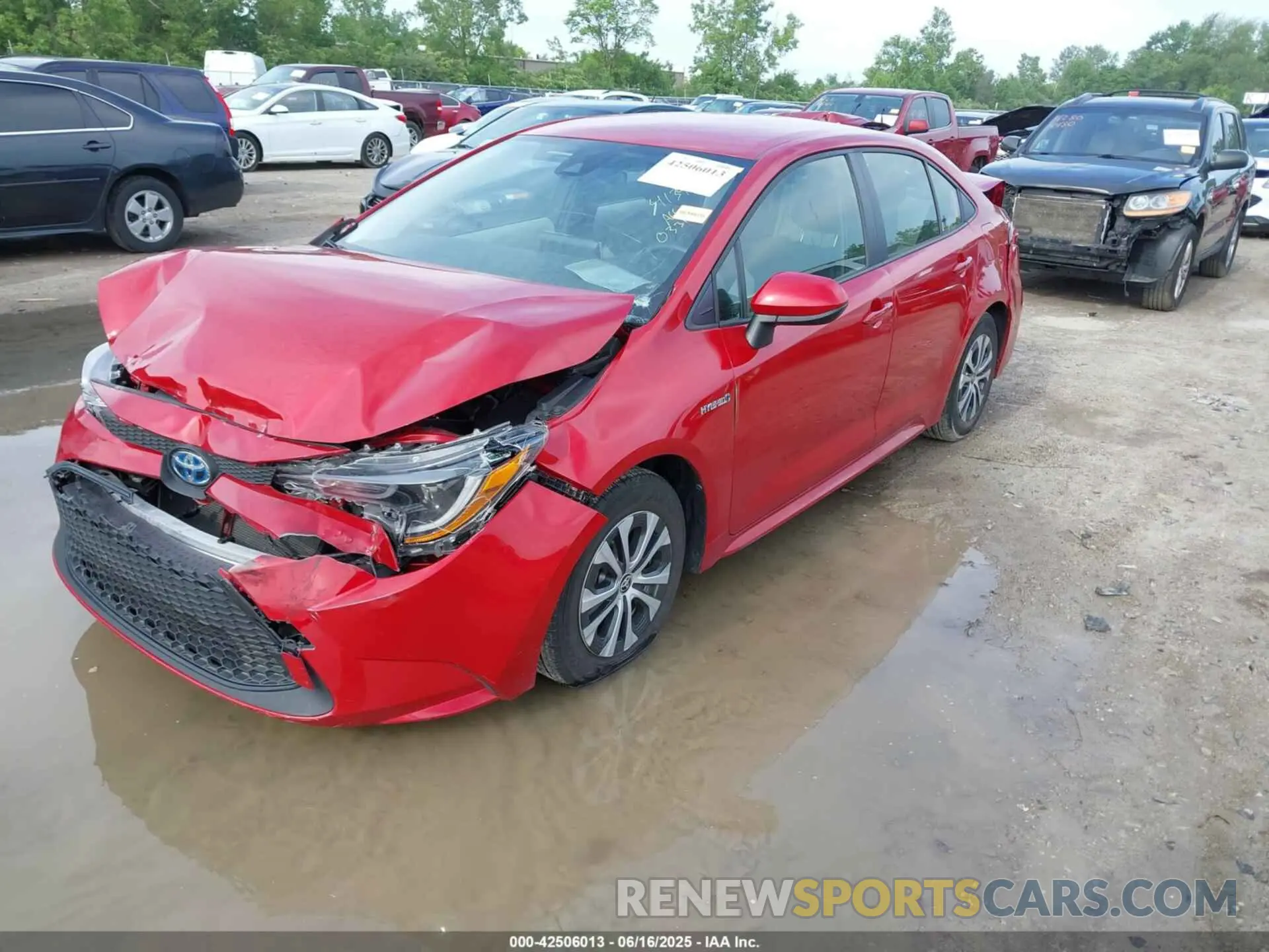 2 fotografías del automóvil dañado JTDEAMDEXMJ033118 TOYOTA COROLLA 2021