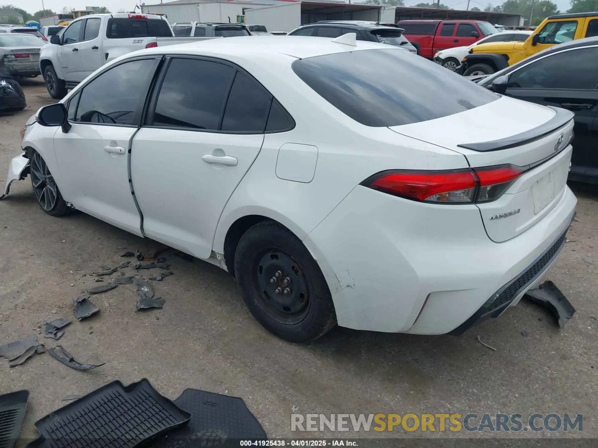 3 fotografías del automóvil dañado JTDT4MCE9MJ067874 TOYOTA COROLLA 2021