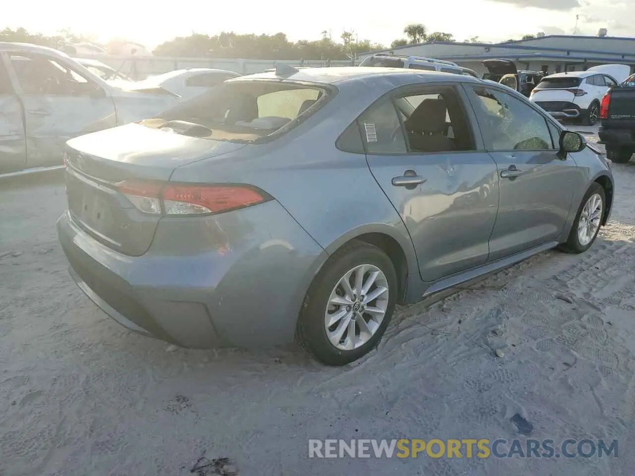 3 fotografías del automóvil dañado JTDVPMAE2MJ121759 TOYOTA COROLLA 2021