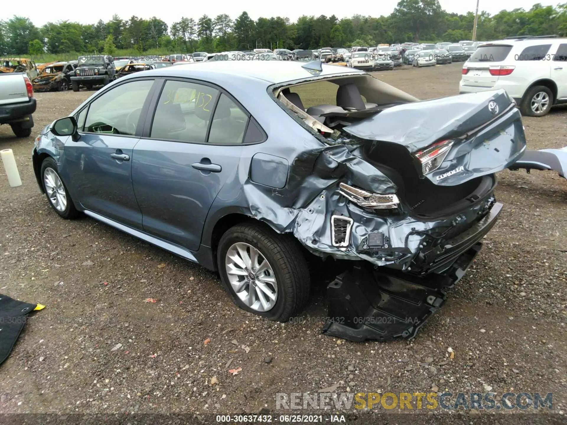 3 fotografías del automóvil dañado JTDVPMAE4MJ172728 TOYOTA COROLLA 2021