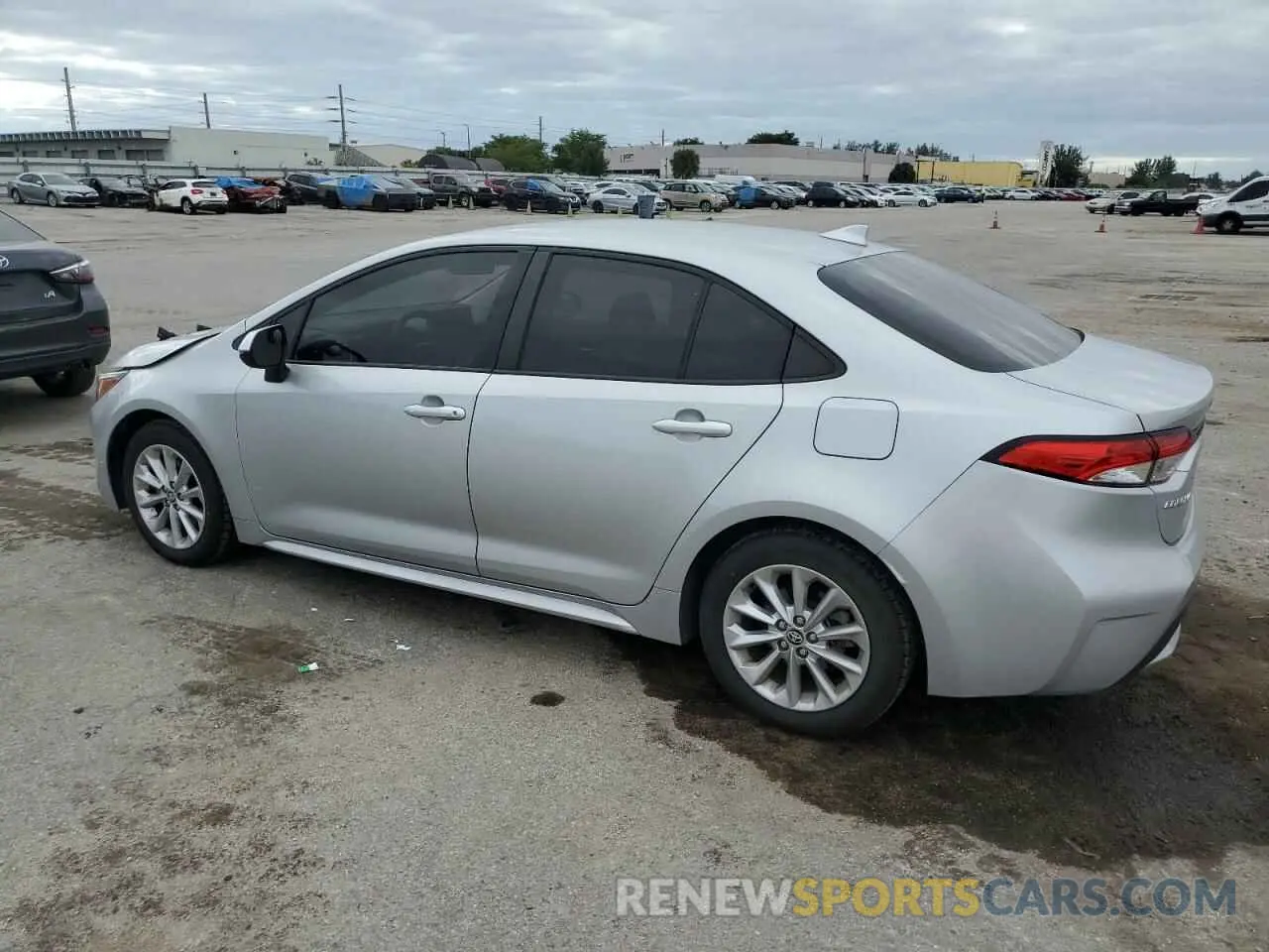 2 fotografías del automóvil dañado JTDVPMAE8MJ163322 TOYOTA COROLLA 2021