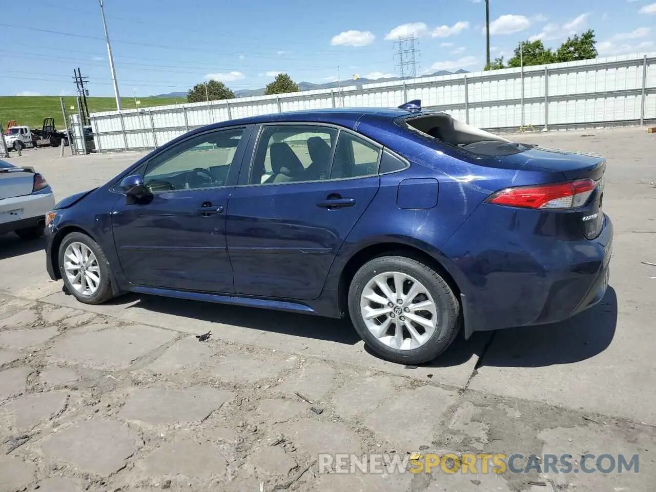 2 fotografías del automóvil dañado JTDVPMAE9MJ121337 TOYOTA COROLLA 2021