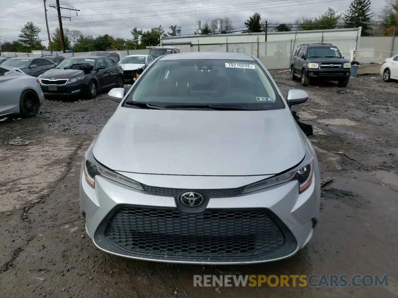 5 fotografías del automóvil dañado JTDVPMAEXMJ139703 TOYOTA COROLLA 2021