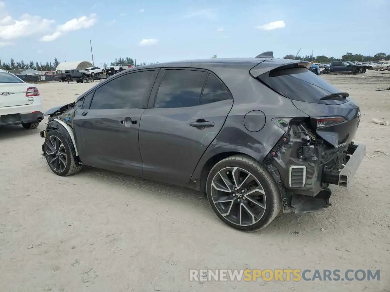 2 fotografías del automóvil dañado JTNA4MBE1M3107261 TOYOTA COROLLA 2021