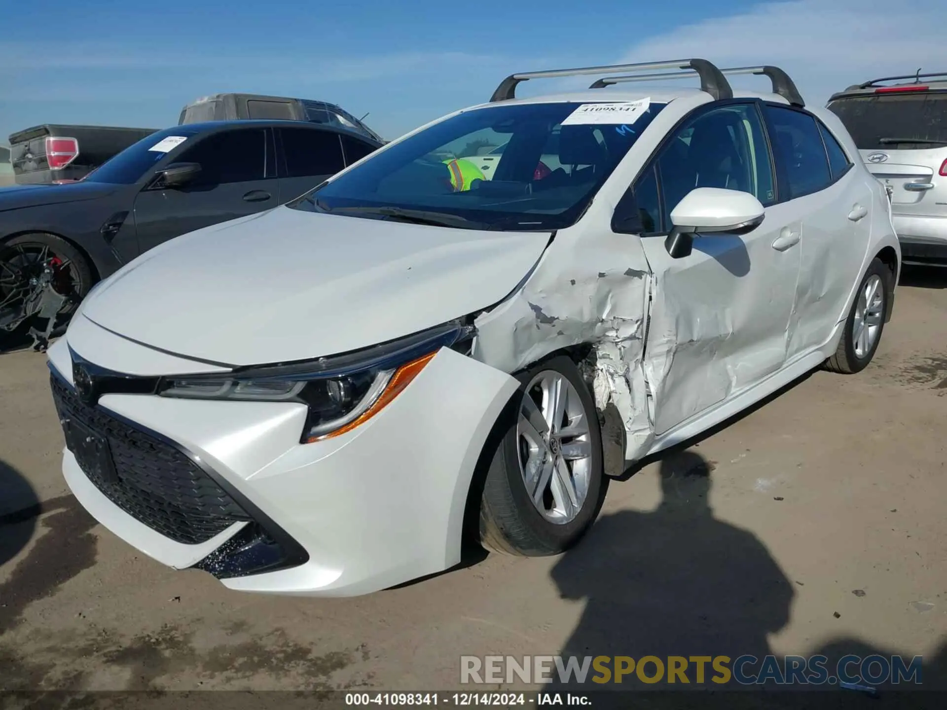 2 fotografías del automóvil dañado JTND4MBE4M3135388 TOYOTA COROLLA 2021