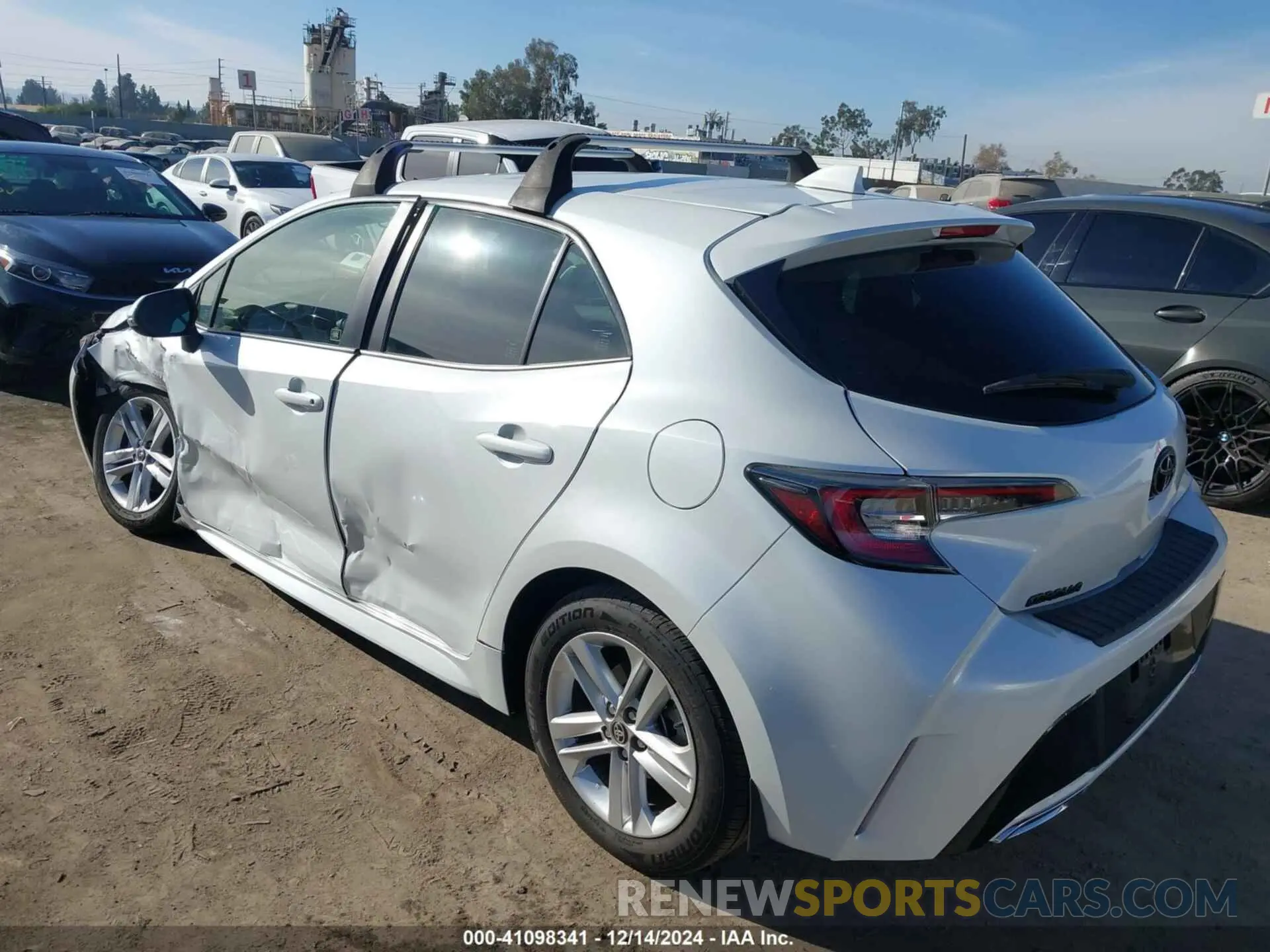 3 fotografías del automóvil dañado JTND4MBE4M3135388 TOYOTA COROLLA 2021