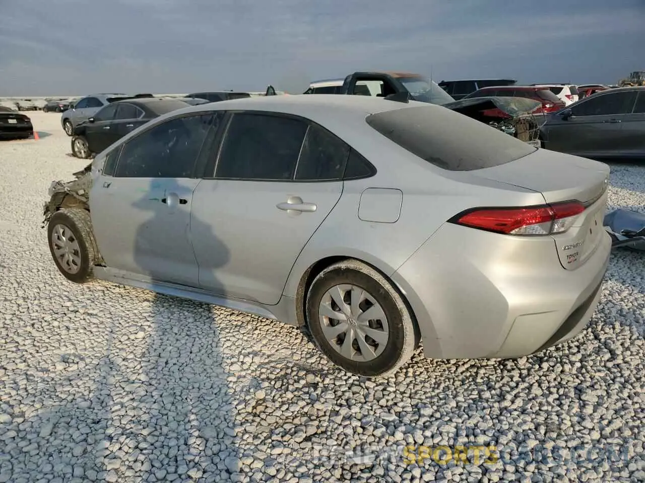 2 fotografías del automóvil dañado 5YFDPMAE0NP322021 TOYOTA COROLLA 2022