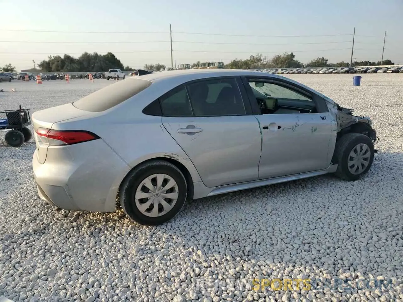 3 fotografías del automóvil dañado 5YFDPMAE0NP322021 TOYOTA COROLLA 2022