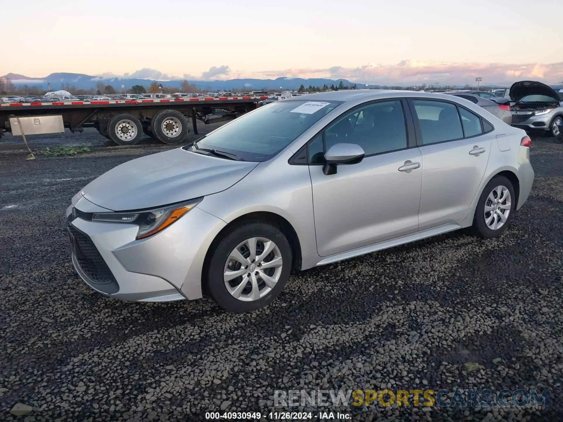 2 fotografías del automóvil dañado 5YFEPMAE0NP275562 TOYOTA COROLLA 2022
