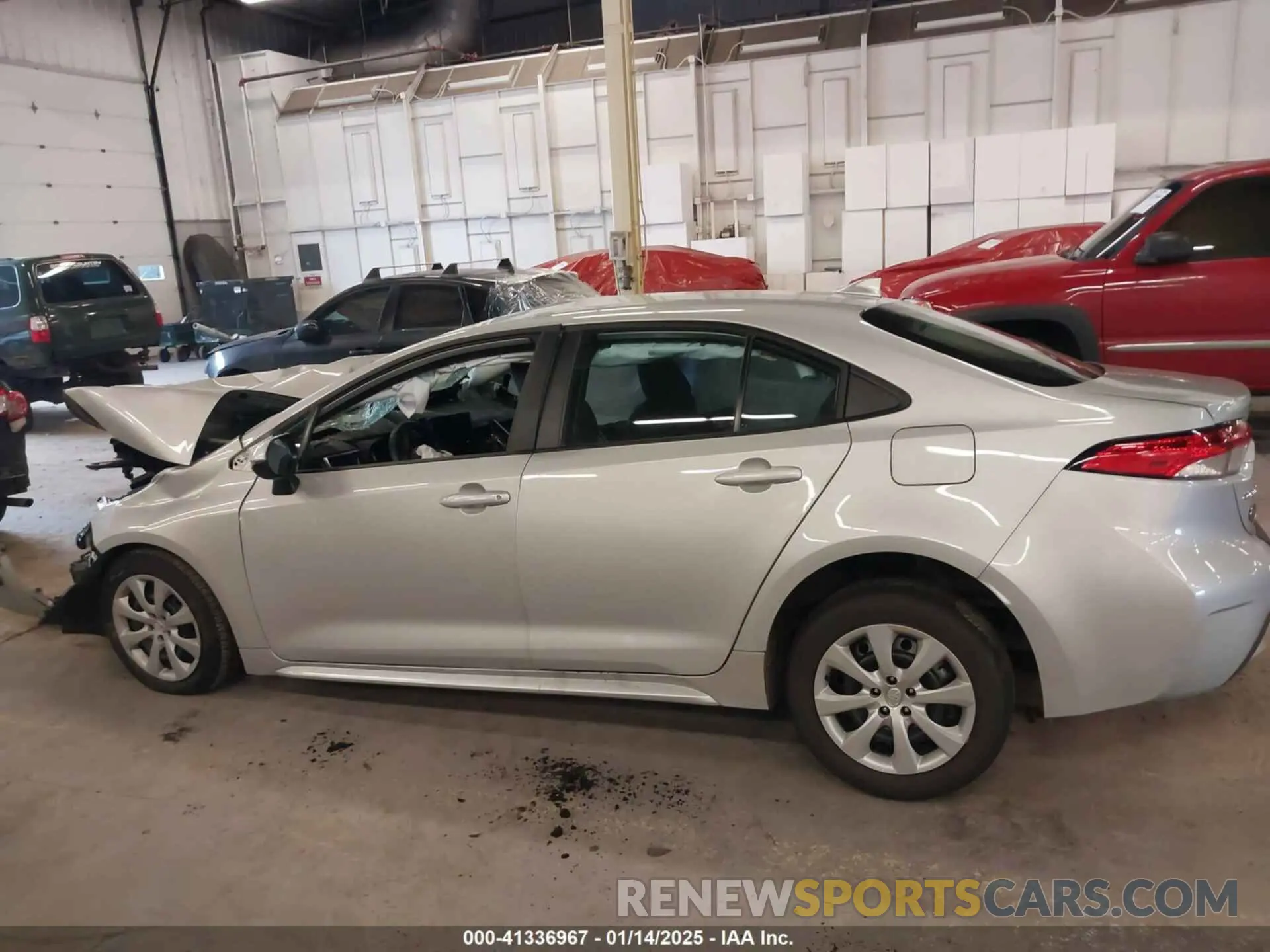 14 fotografías del automóvil dañado 5YFEPMAE0NP301996 TOYOTA COROLLA 2022