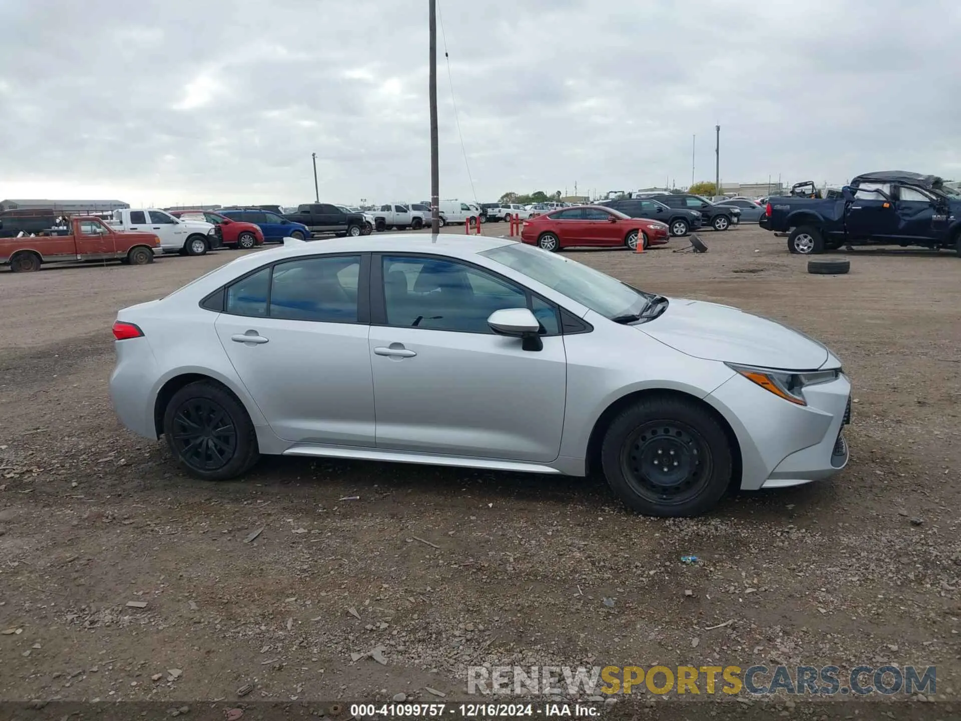 13 fotografías del automóvil dañado 5YFEPMAE0NP332634 TOYOTA COROLLA 2022