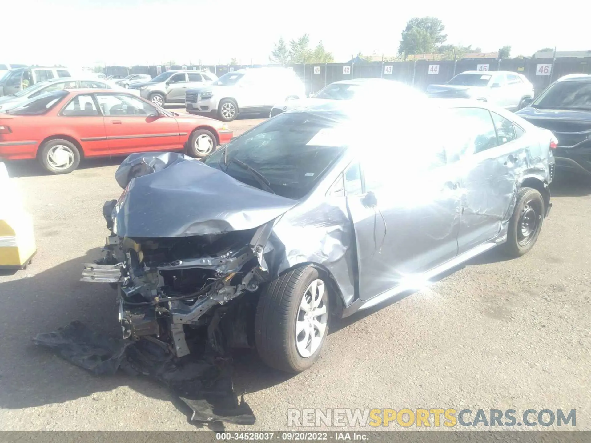 2 fotografías del automóvil dañado 5YFEPMAE0NP341754 TOYOTA COROLLA 2022