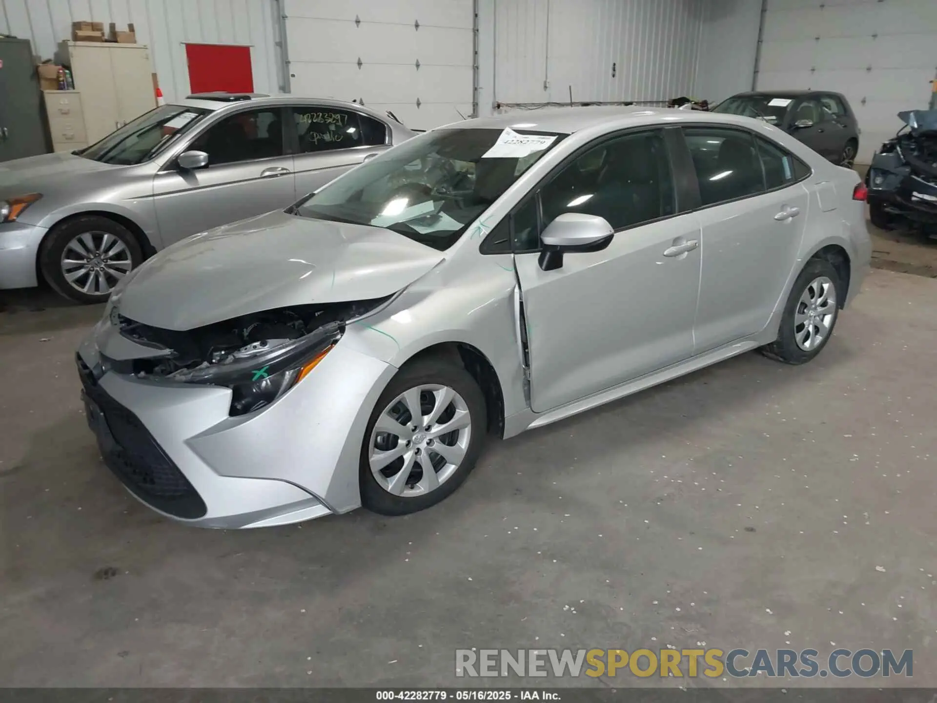 2 fotografías del automóvil dañado 5YFEPMAE0NP343469 TOYOTA COROLLA 2022