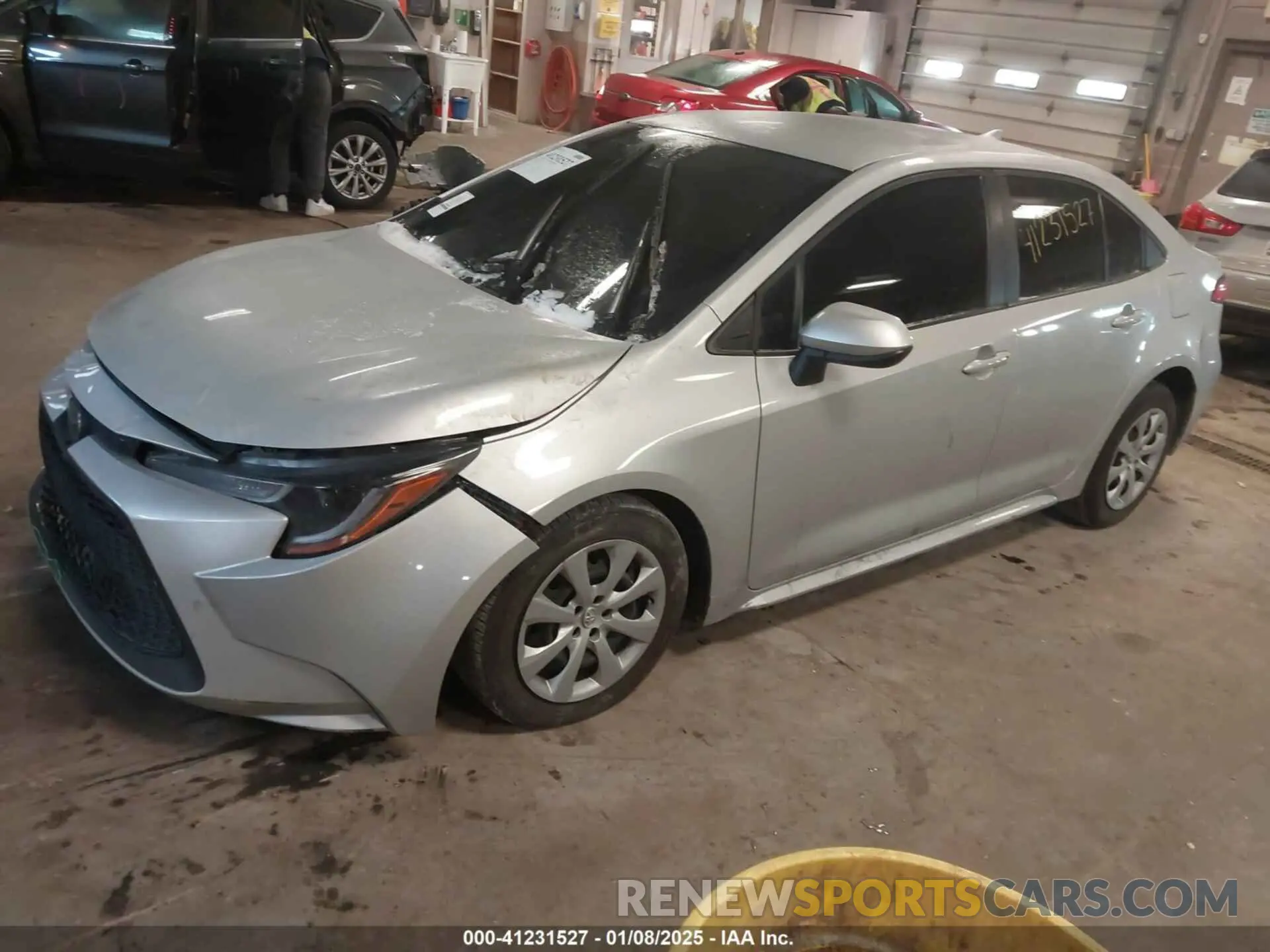 2 fotografías del automóvil dañado 5YFEPMAE0NP347683 TOYOTA COROLLA 2022
